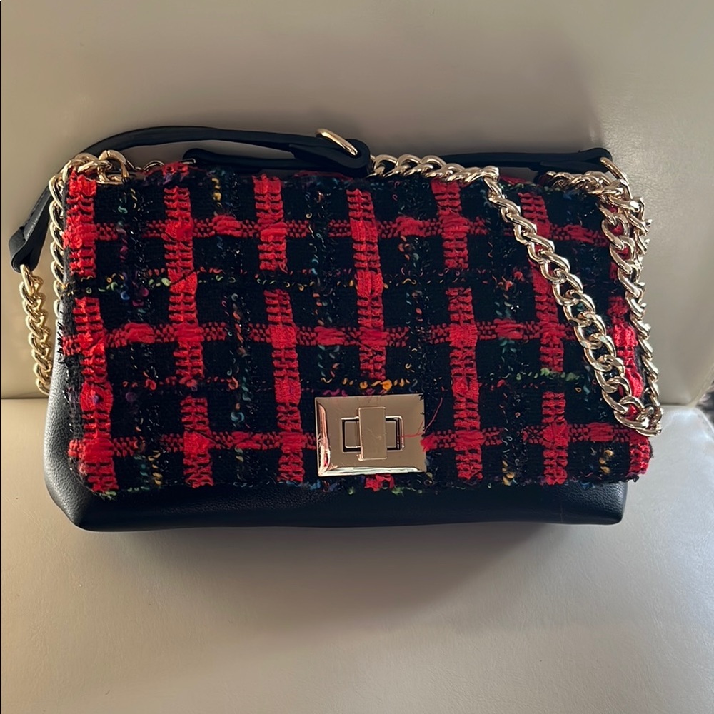 Chic Red. INC and Black Tweed Chain Bag  .💼
